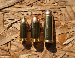 מימין לשמאל. 44 מגנום, 45 ACP ואחרון 9X19