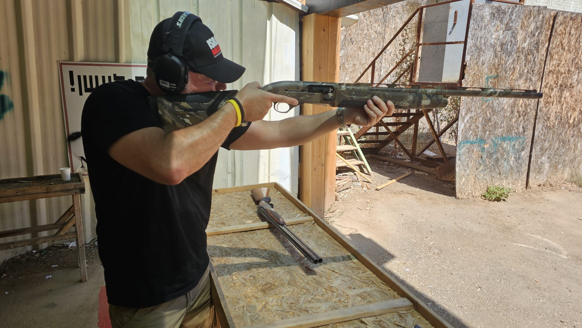 חוויית ירי בשוטגאנים גם ללא רישיון במטווח טריגר איילת השחר