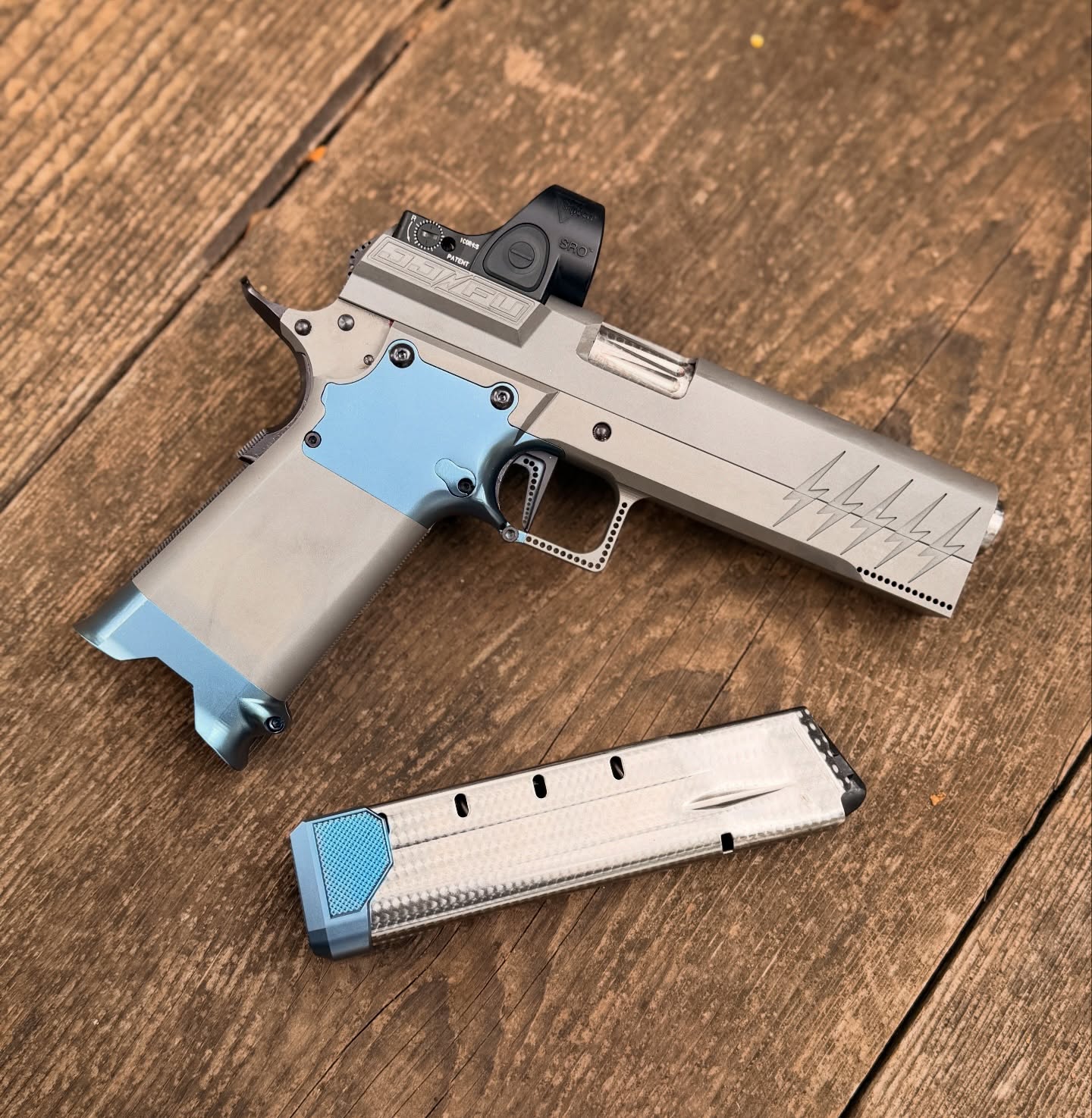 אקדח JJFU CARNYX של ג'סי ג'יימס