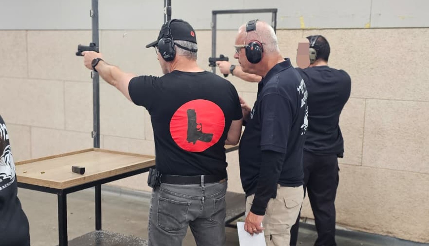 אימון ירי ביד אחת עם מדריך הירי רמי קליאוט