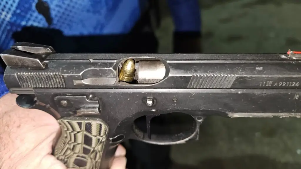 מעצורים באקדח