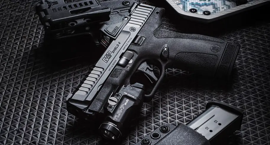 סמית' אנד ווסון שילד X